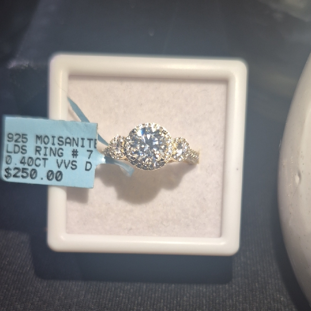 Gold Three-Stone Diamond Ring